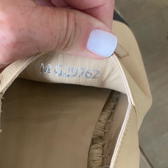 CHANEL
Interlocking CC Logo Leather Espadrilles - Picture 8 of 15